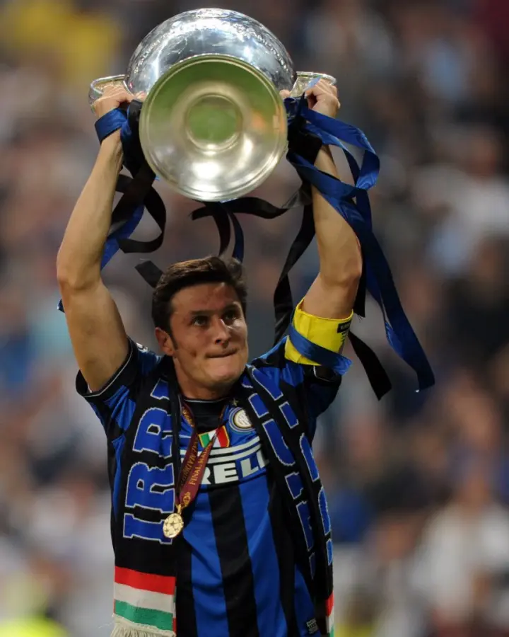 Javier Zanetti lifting the Champions League trophy